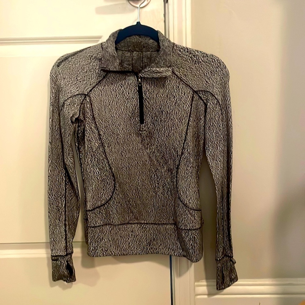 Lululemon black and white half zip pullover size‎ 2